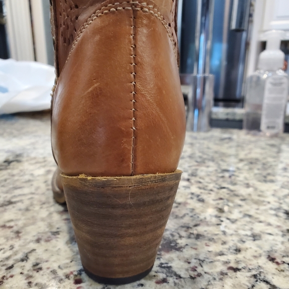 Distressed Dingo Boots - Picture 4 of 10